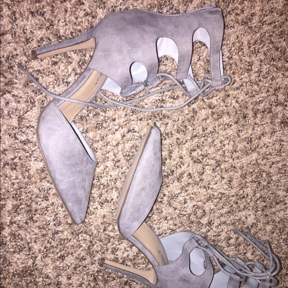 BRAND NEW GRAY HEELS